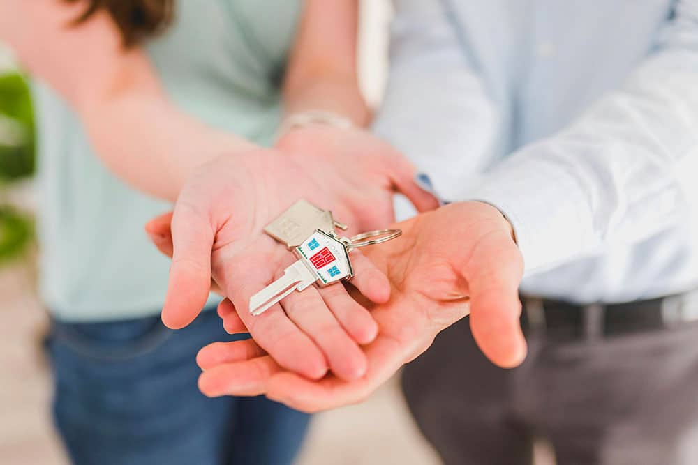 Clés remises par un concierge professionnel